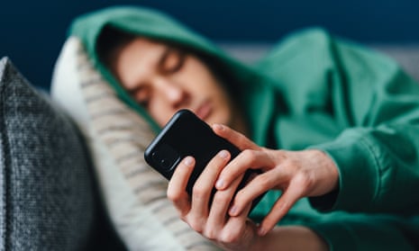 Teenagers displaying 'problematic phone use' more likely to be ...