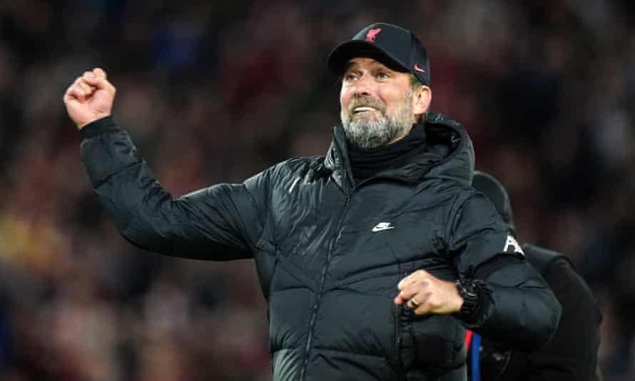 يورجن جلوب يحتفل بفوز فريقه ليفربول.