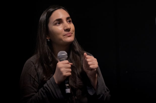 一人で...JinanYounes。