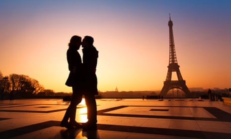 Couple kissing at the Eiffel Tower