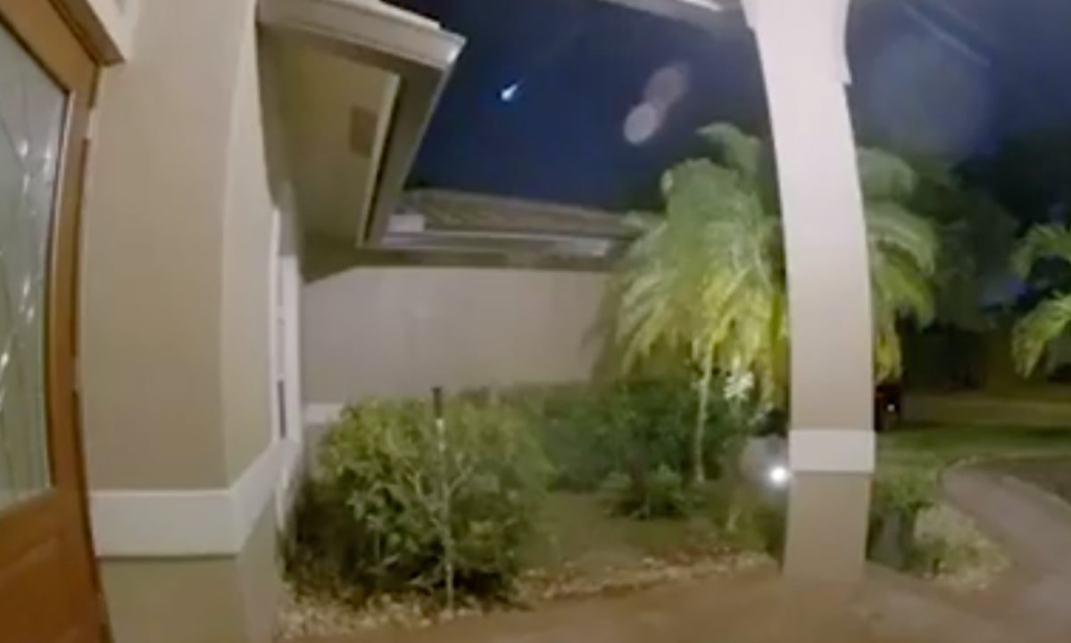 Hundreds Capture Spectacular Fireball Passing Uncomfortably Close To Earth Space The Guardian Hundreds Capture Spectacular Fireball Passing Uncomfortably Close To Earth Space The Guardian