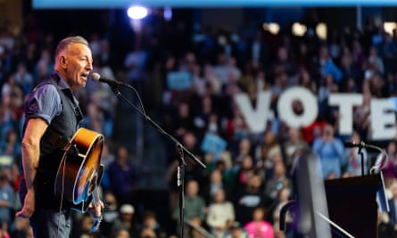 Bruce Springsteen se apresenta em um comício de campanha de Harris-Walz na Filadélfia