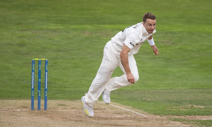 Tom Curran bowling