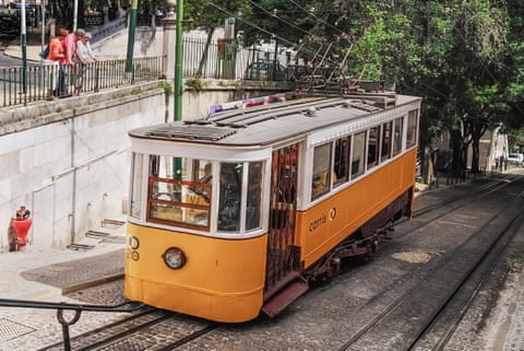 Lisbon’s Glória funicular tram before the crash.
