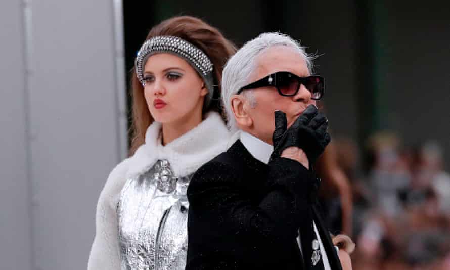 Karl Lagerfeld acknowledges the audience.