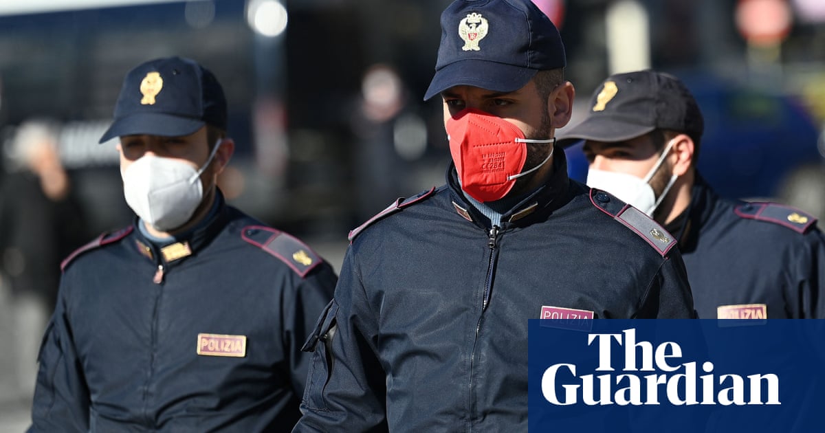 Italian police object to being sent pink face masks to wear on duty