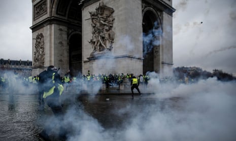 Rioters clash with police at the Arc de Triomphe