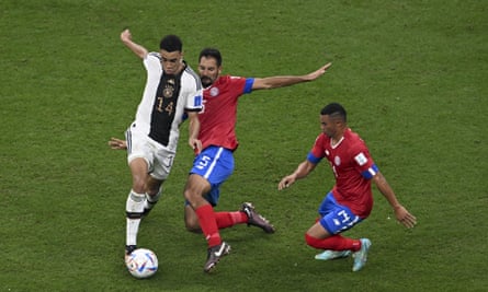 Jamal Musiala evades a Costa Rica defender.