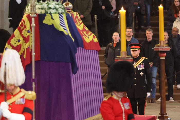 Le prince Harry, duc de Sussex, arrive à la veillée.