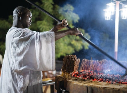 'Uma missão minha': durante o Ramadã, a comida sudanesa é um lembrete do que está em jogo em um...