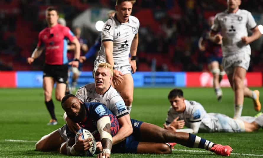Semi Radradra มีอำนาจเหนือกว่าสำหรับความพยายามครั้งสุดท้ายของ Bristol กับ Gloucester