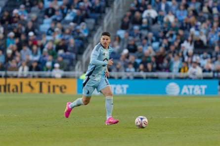 James Rodríguez of Minnesota United FC controls the ball during a game between Minnesota United FC and Austin FC