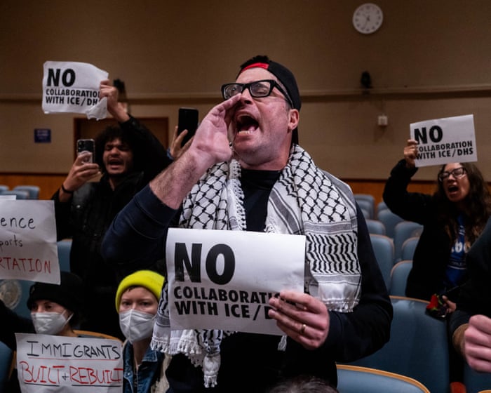 Protesters disrupt New Orleans city council meeting against ICE crackdown – video