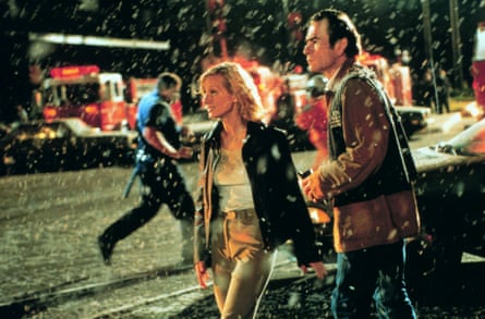 Anne Heche with Tommy Lee Jones in Volcano, 1997.