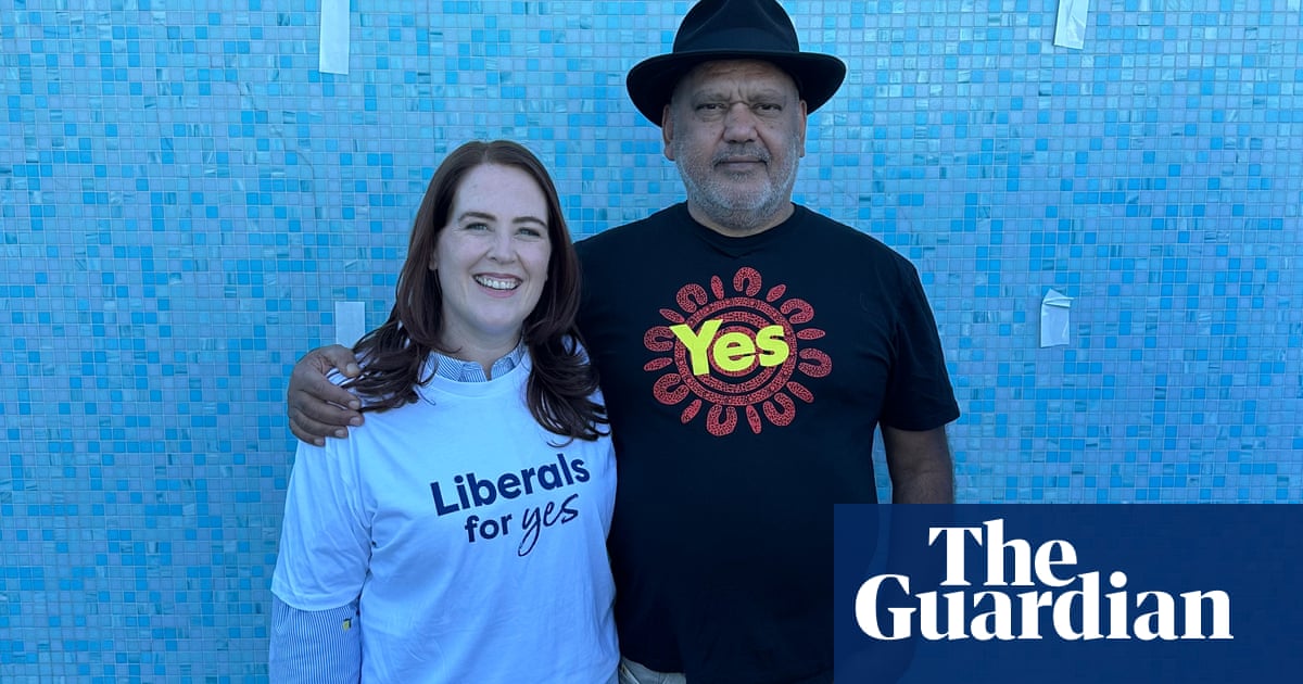 Noel Pearson urges voters to 'let go of your political party affiliations' and vote yes for Indigenous voice