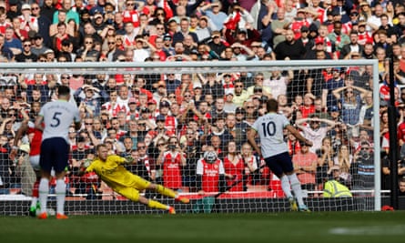 Harry Kane equalises for Tottenham by sending Arsenal’s Aaron Ramsdale the wrong way with a penalty