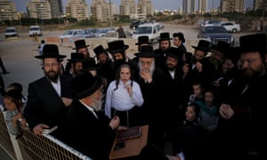 A rabbi leads worshippers in Ashdod