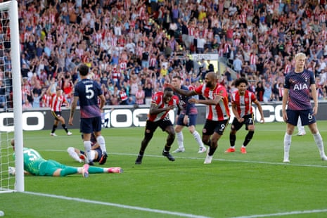 Michael Kayode scores.