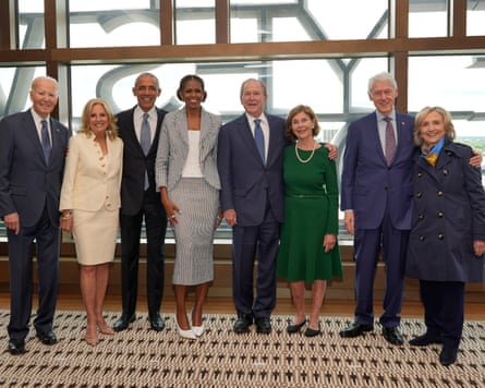 Former presidents and first ladies airs for a picture