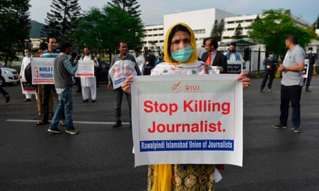 Journalists protests against the killing of journalists in Pakistan to mark World Press Freedom Day in Islamabad on 3 May 2020.