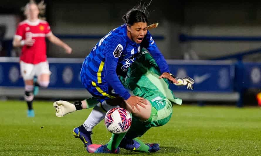 Substitute Sam Kerr is taken out by Sophie Baggaley resulting in a red card for the Manchester United keeper