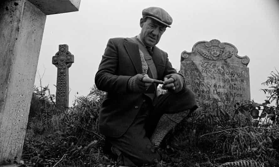 Michael Hordern in Jonathan Millers Adaption von Whistle and I'll Come to You, 1968.
