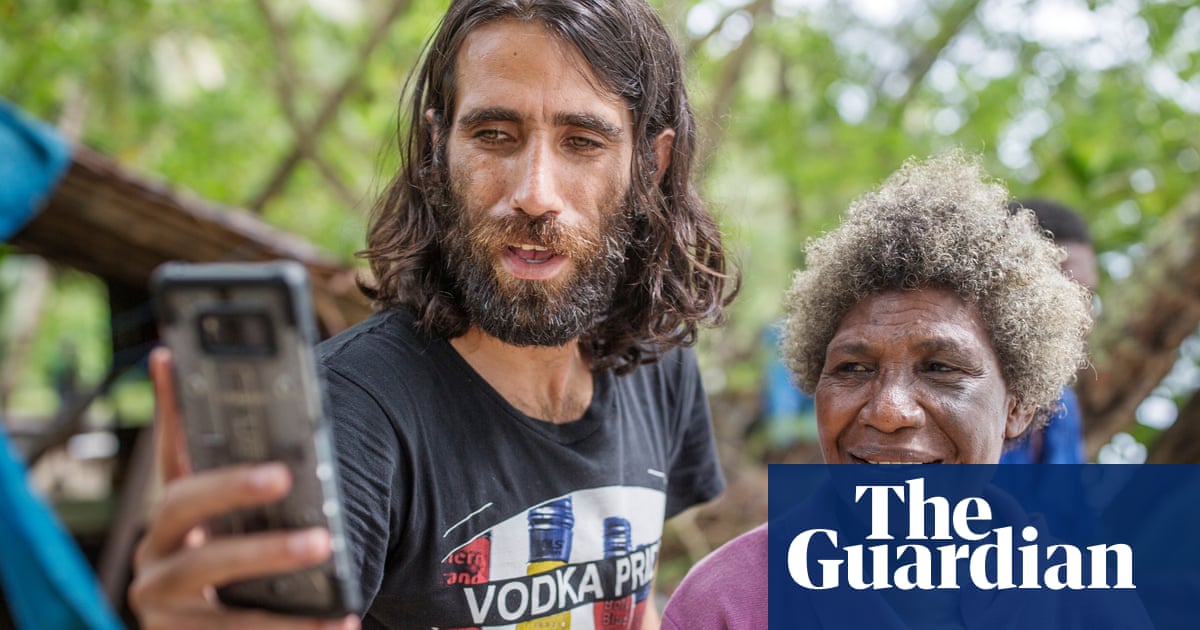 Behrouz Boochani wins $25,000 National Biography award – and accepts via WhatsApp from Manus