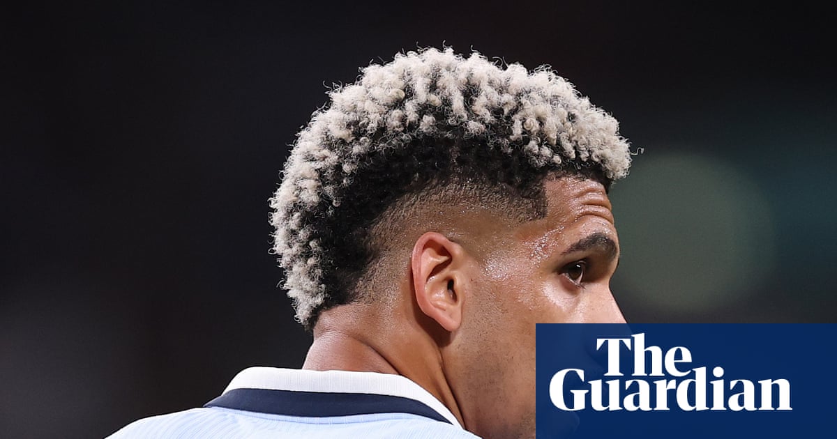 Liverpool agree loan deal for Barcelona's Araújo