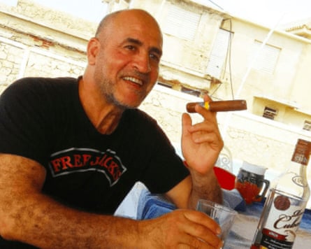 Daniel Siad holding a cigar