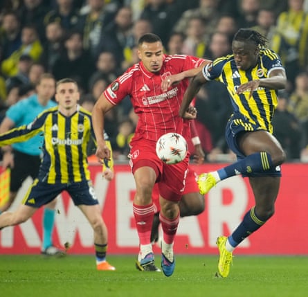 Murillo challenges Fenerbahce’s Sidiki Cherif for possession during Nottingham Forest’s victory in Istanbul on Thursday.