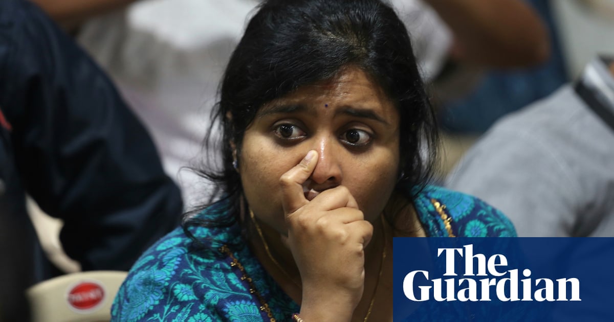 India's moon landing suffers last-minute communications loss