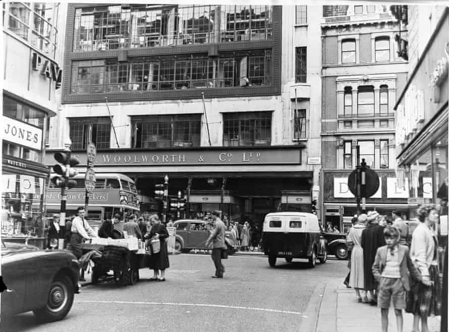 Sklep Woolworths na Oxford Street lipiec 1957