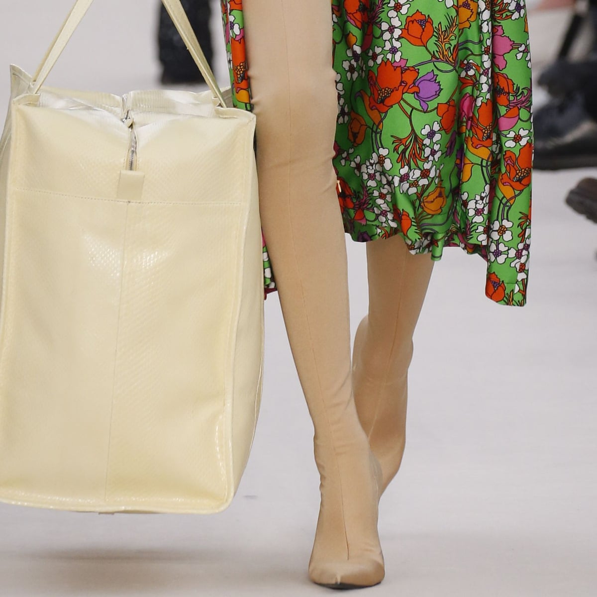 Keizer Geen De slaapkamer schoonmaken The Balenciaga bag challenge: because being a mannequin is not viral enough  | Fashion | The Guardian