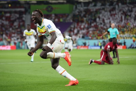 Famara Diedhiou scoort het tweede doelpunt voor Senegal.