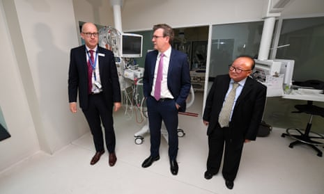 Acting Minister for Immigration, Alan Tudge (centre) and Oceania Federation of Chinese Organisations president Sunny Duong (right) tour the intensive care unit at the Royal Melbourne hospital, after Duong donated more than $37,000 to the hospital.