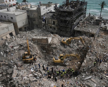 Bittersweet emotions as Lebanese return south to scenes of destruction