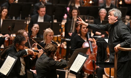 Antonio Pappano conducts the London Symphony Orchestra.