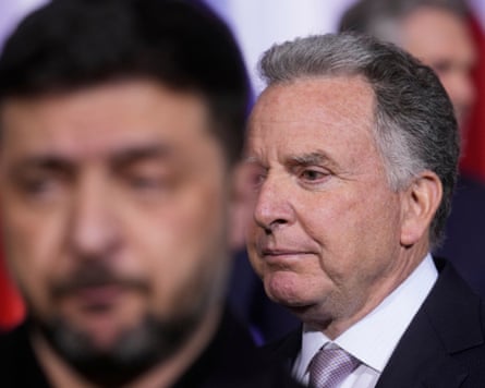 Volodymyr Zelenskyy (left) and US special envoy Steve Witkoff.