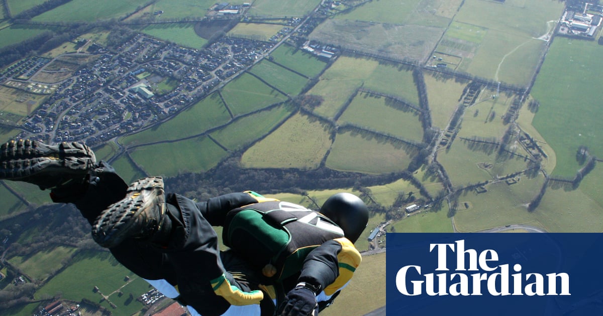 Skydivers go on strike in three Australian states and claim pay has plummeted