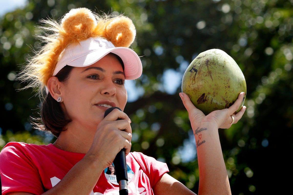 Former first lady and senate candidate for the Liberal Party (PL), Michelle Bolsonaro, campaigning in Brasília.
