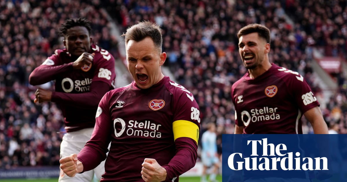 Scottish Premiership: Hearts leave it late to sink Motherwell as Celtic keep up the heat