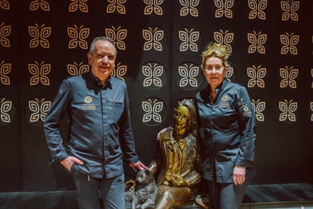 Inka and Ralph Orth with a lifesized sculpture of their daughter and her cat