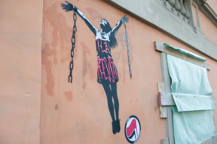 A mural depicting Ilaria Salis breaking her chains painted on a wall in Rome