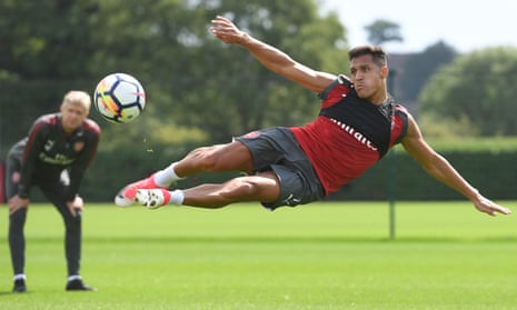Arsene Wenger watches Alexis Sánchez train, and the Arsenal manager has reiterated the Chilean will not be sold in this transfer window.