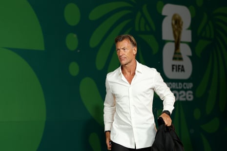 Hervé Renard, Head Coach of Tunisia, arrives before the match.
