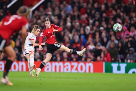 Olga Carmona lets fly from range for PSG’s equaliser just before the half-time whistle