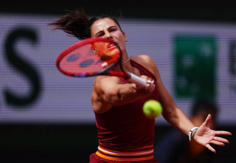 Emma Navarro fires off a forehand to Jessica Bouzas Maneiro.