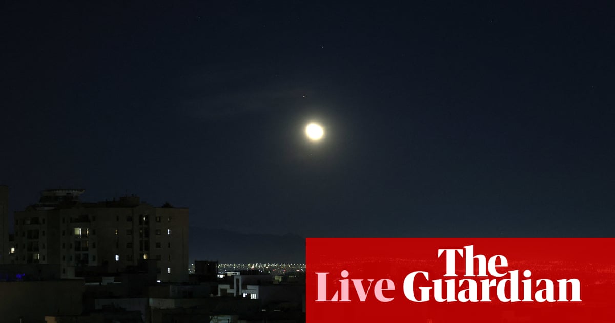 ईरान के लिए जलडमरूमध्य को फिर से खोलने के लिए ट्रम्प की समय सीमा नजदीक आने से तेल 110 डॉलर से ऊपर बढ़ गया – बिजनेस लाइव