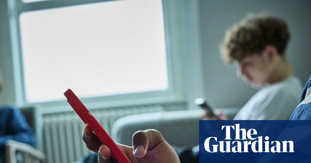 UK social media ban for under-16s edges closer with Starmer expected to back it