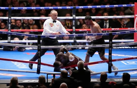 Jack Catterall knocks out Ekow Essuman at the Tottenham Hotspur Stadium.